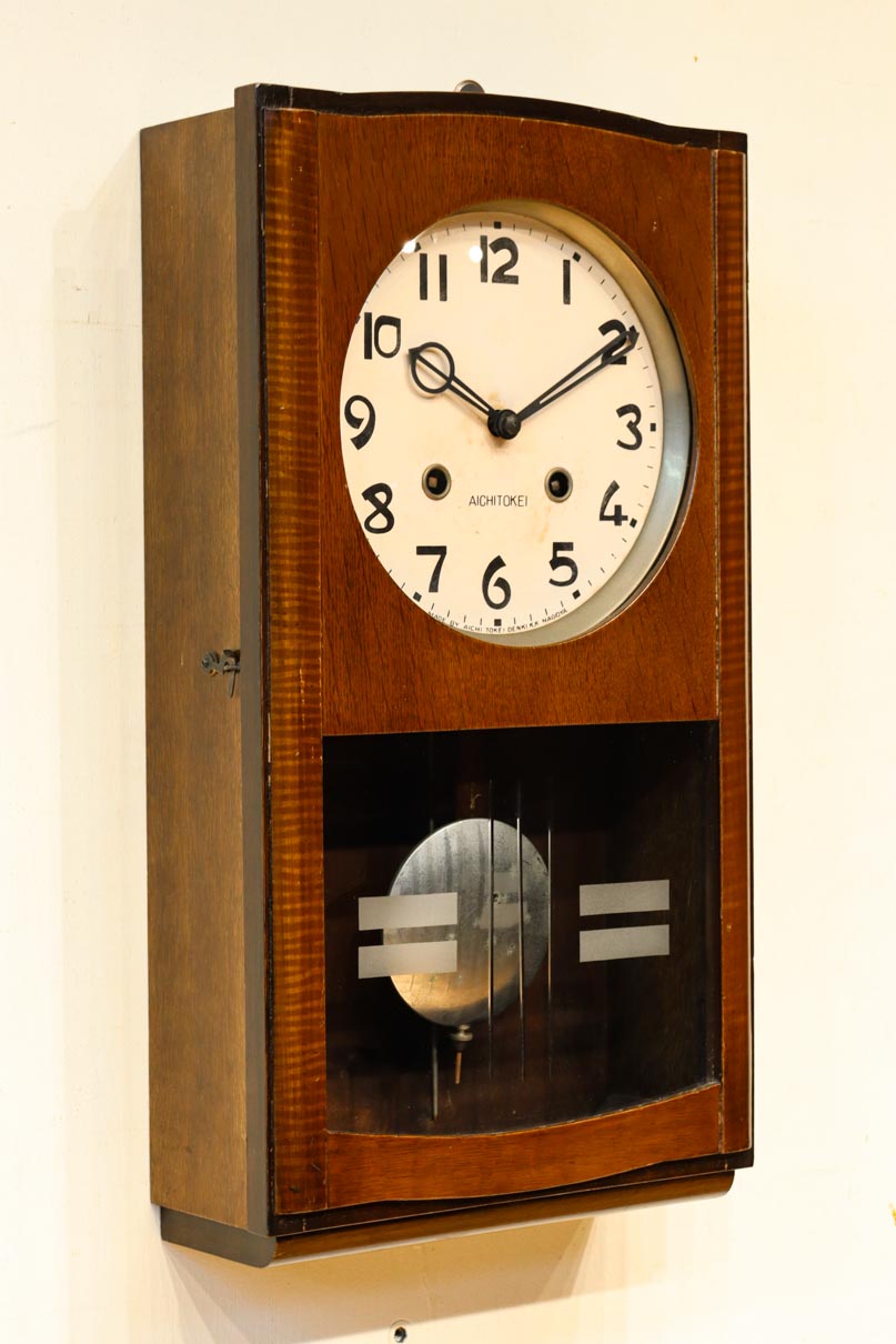 愛知時計電機製 文字やガラス装飾に手作り感のある壁掛け時計　DC8650