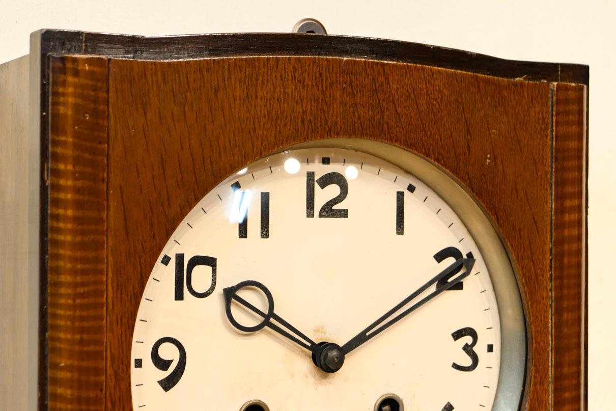 愛知時計電機製 文字やガラス装飾に手作り感のある壁掛け時計　DC8650