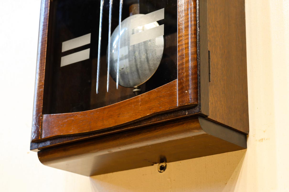 愛知時計電機製 文字やガラス装飾に手作り感のある壁掛け時計　DC8650