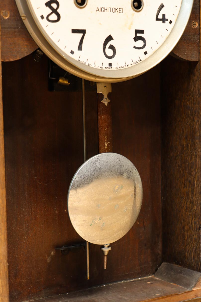 愛知時計電機製 文字やガラス装飾に手作り感のある壁掛け時計　DC8650