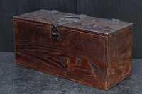 深みを増した古色の色合いから美しい杢目が浮かぶ長方形の道具箱　DC8669