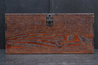 深みを増した古色の色合いから美しい杢目が浮かぶ長方形の道具箱　DC8669