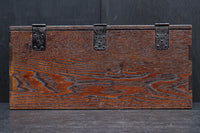 深みを増した古色の色合いから美しい杢目が浮かぶ長方形の道具箱　DC8669