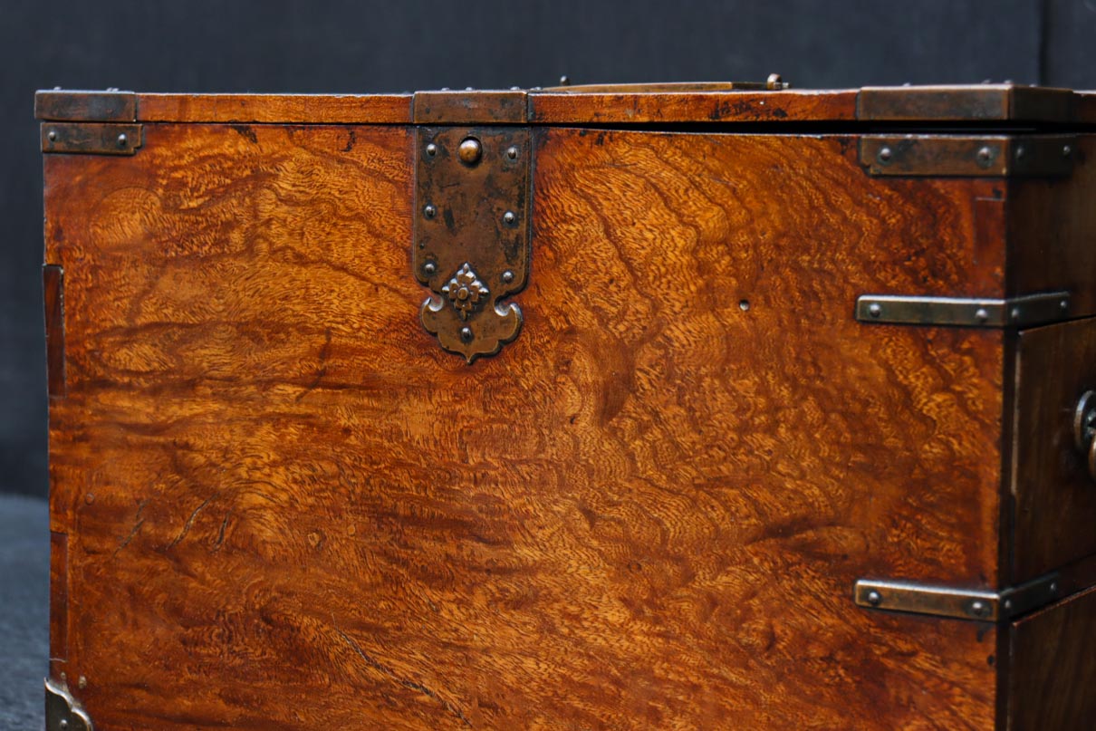 時代の風合いが味わいある色艶の綺麗な酒田硯箱　DC8672