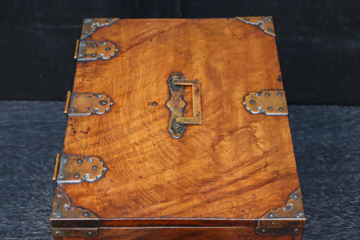 時代の風合いが味わいある色艶の綺麗な酒田硯箱　DC8672