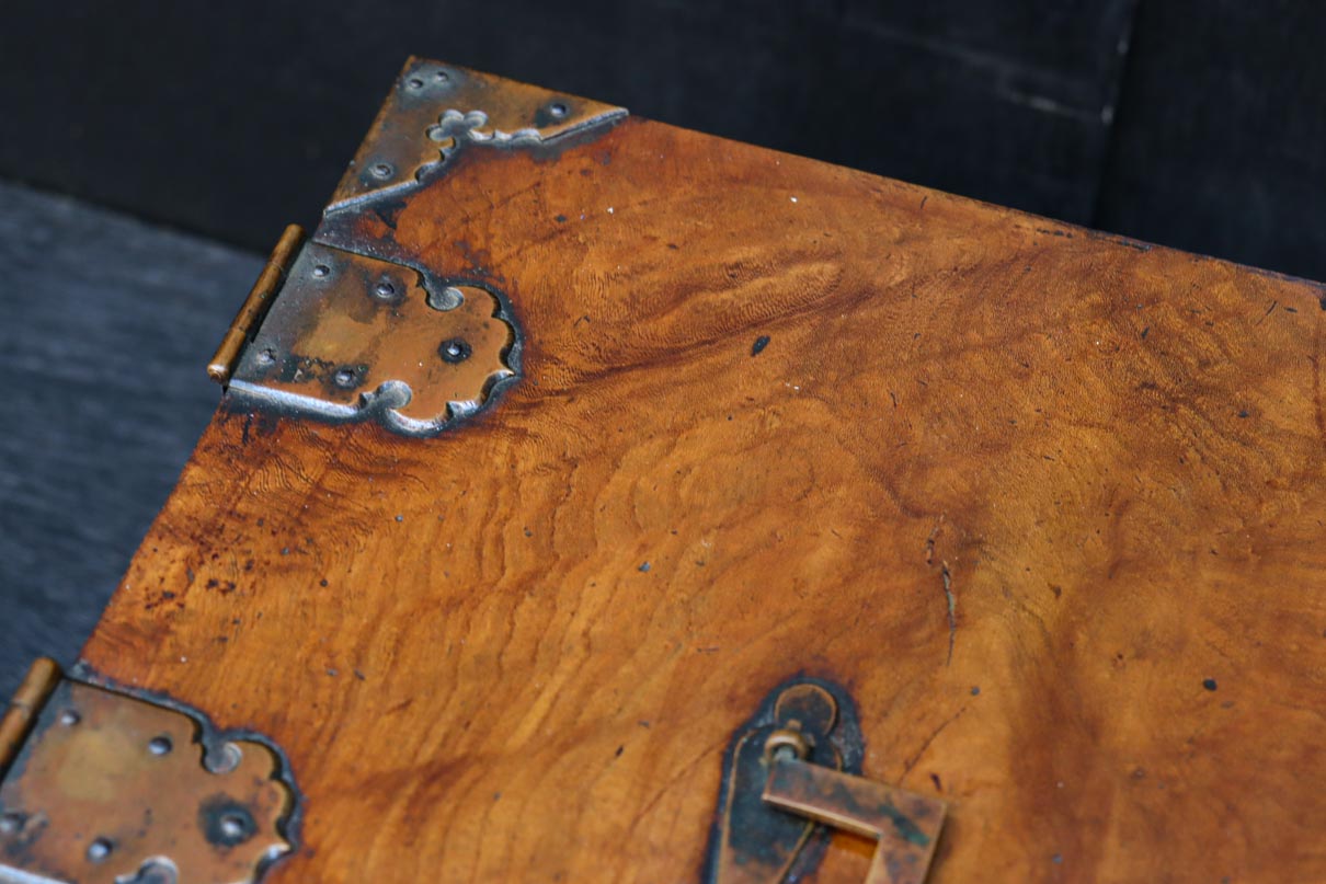 時代の風合いが味わいある色艶の綺麗な酒田硯箱　DC8672