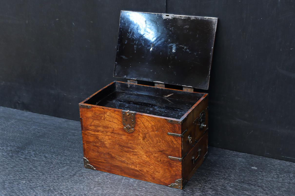 時代の風合いが味わいある色艶の綺麗な酒田硯箱　DC8672