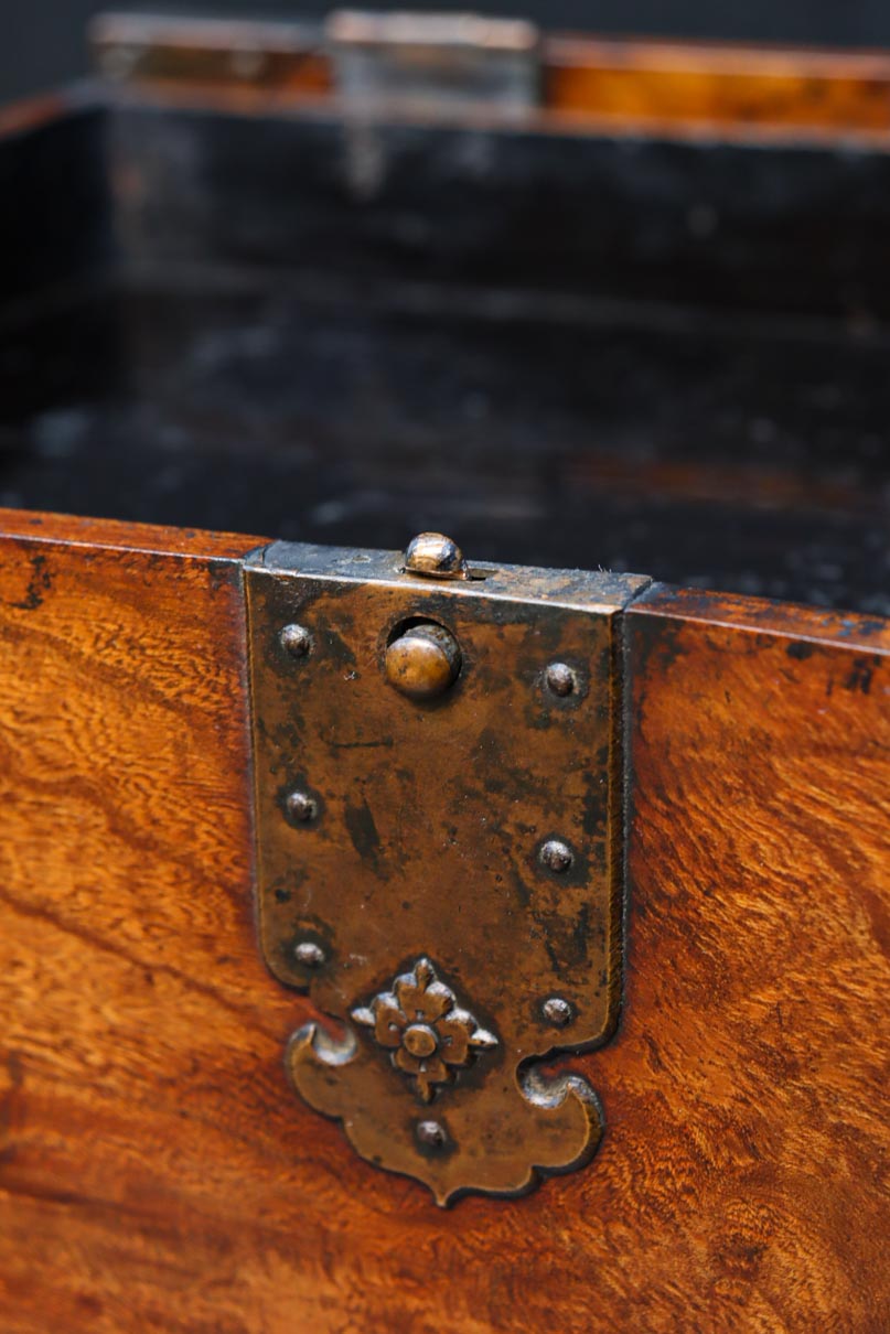 時代の風合いが味わいある色艶の綺麗な酒田硯箱　DC8672