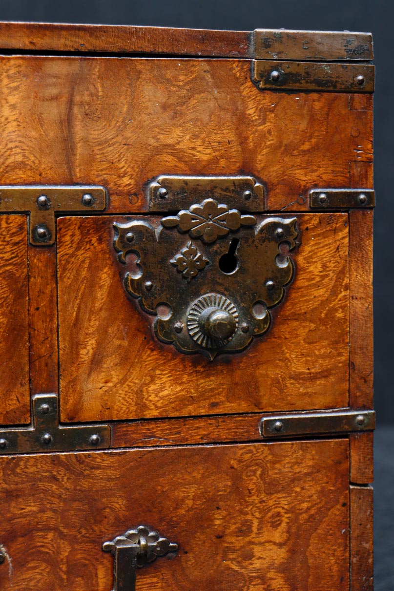 時代の風合いが味わいある色艶の綺麗な酒田硯箱　DC8672