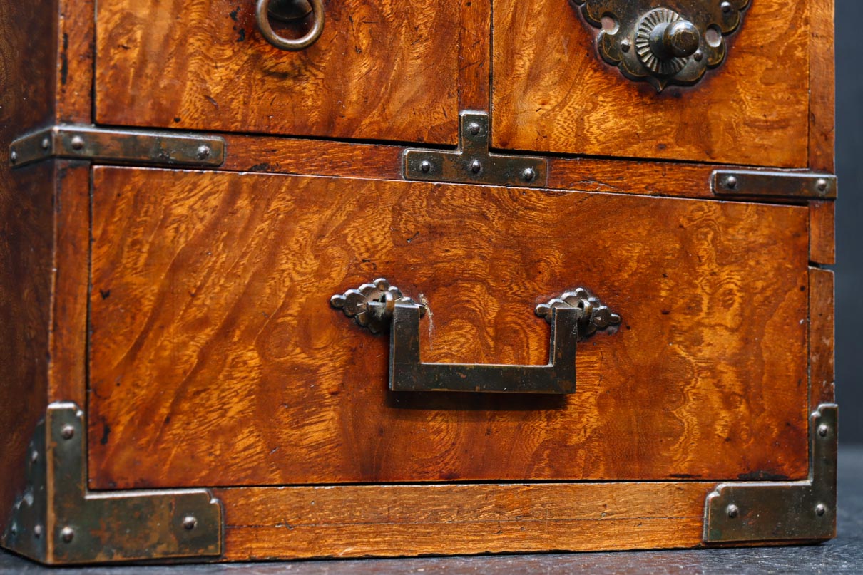 時代の風合いが味わいある色艶の綺麗な酒田硯箱　DC8672