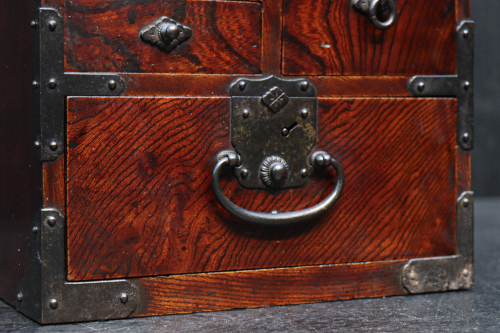 引き出し前面の杢目が美しい風格漂う硯箱　DC8673