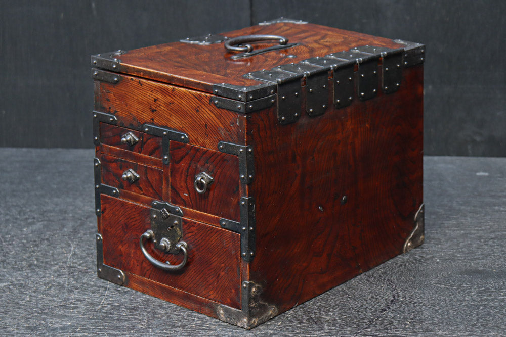 引き出し前面の杢目が美しい風格漂う硯箱　DC8673