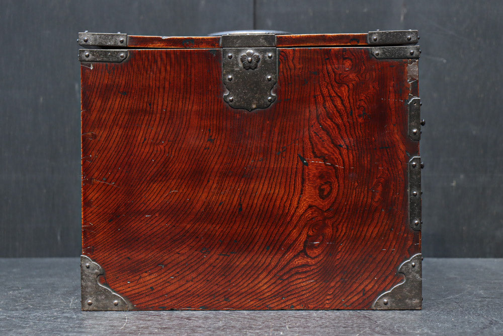 引き出し前面の杢目が美しい風格漂う硯箱　DC8673