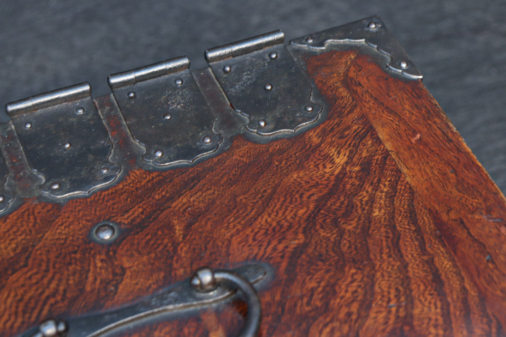 引き出し前面の杢目が美しい風格漂う硯箱　DC8673