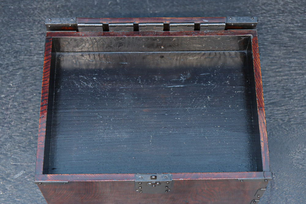 引き出し前面の杢目が美しい風格漂う硯箱　DC8673