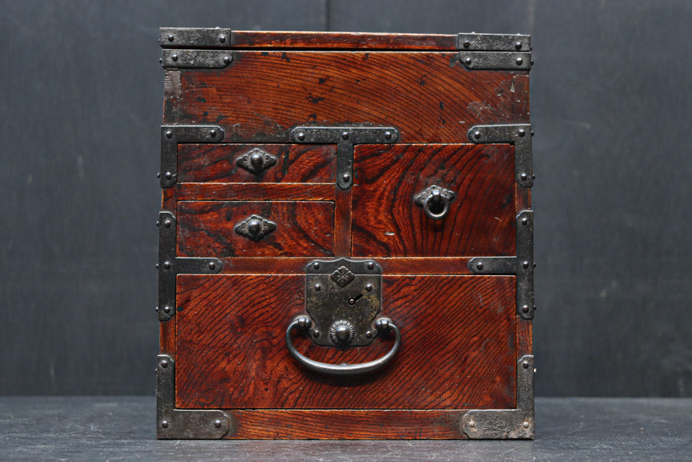 引き出し前面の杢目が美しい風格漂う硯箱　DC8673