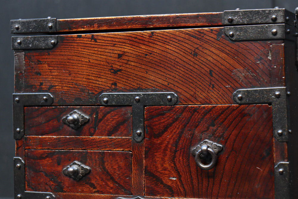 引き出し前面の杢目が美しい風格漂う硯箱　DC8673