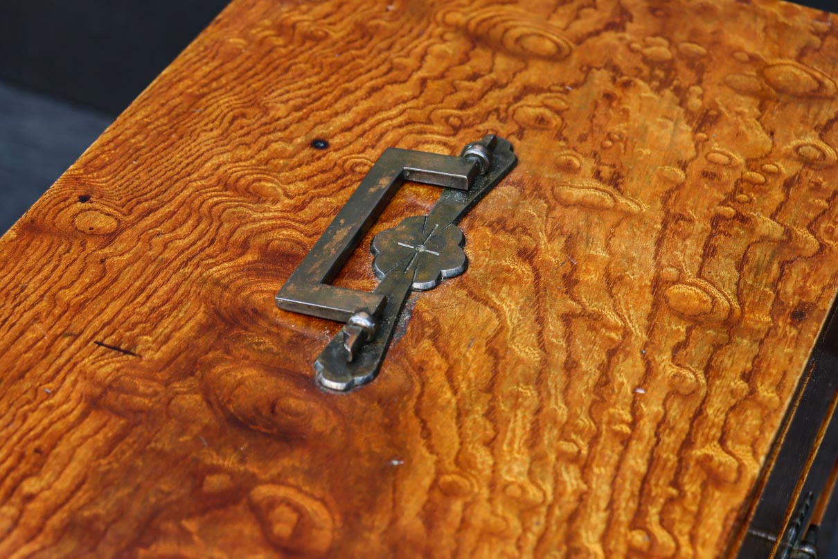 上質な杢目模様の気品ある針箱　DC8674