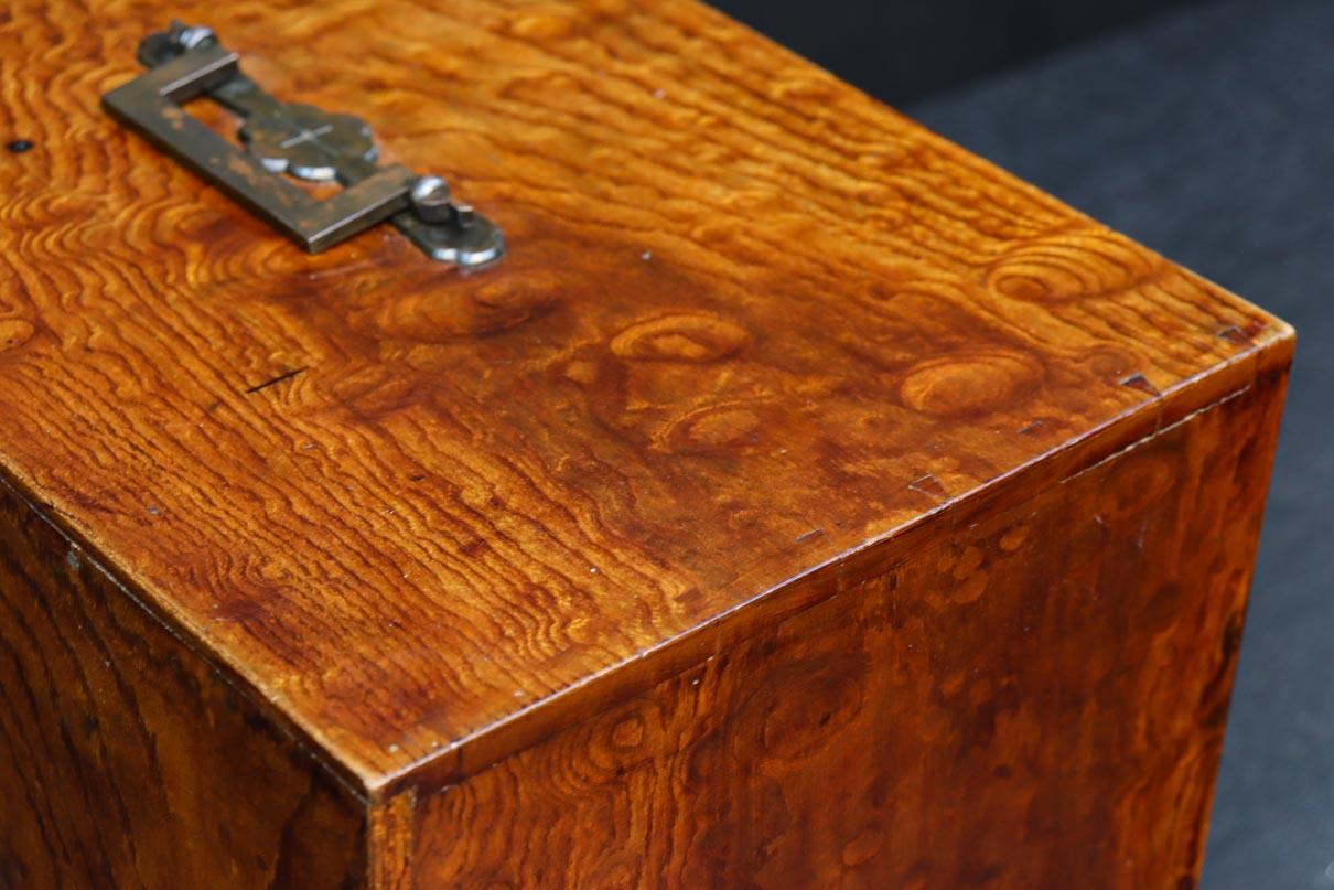 上質な杢目模様の気品ある針箱　DC8674