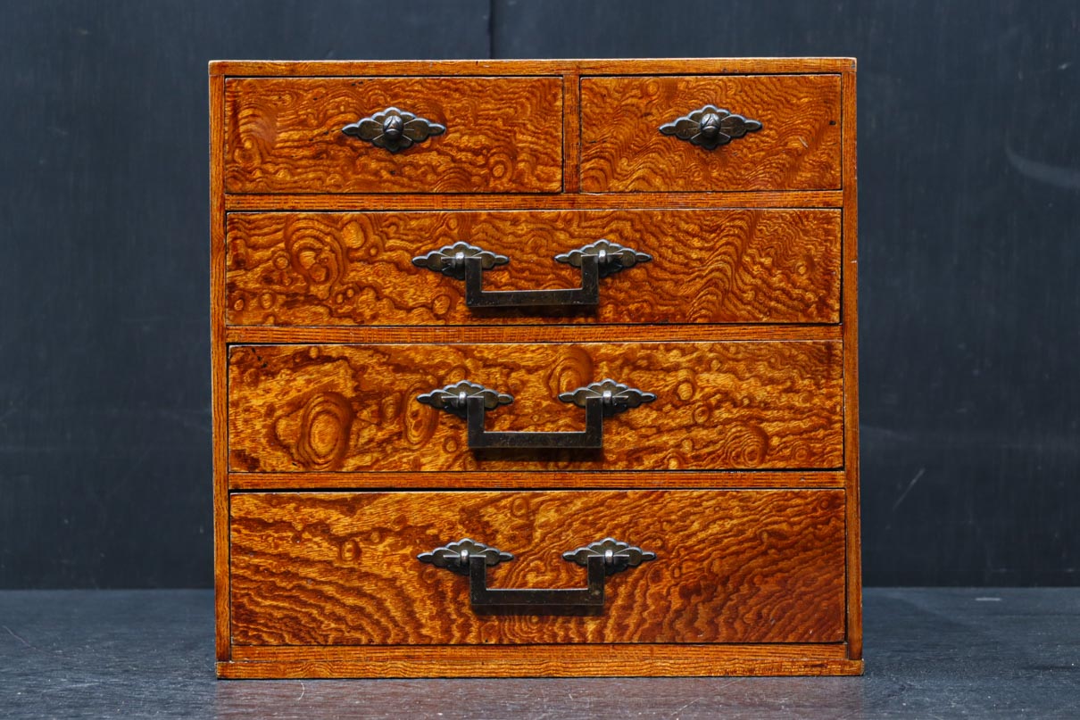 上質な杢目模様の気品ある針箱　DC8674