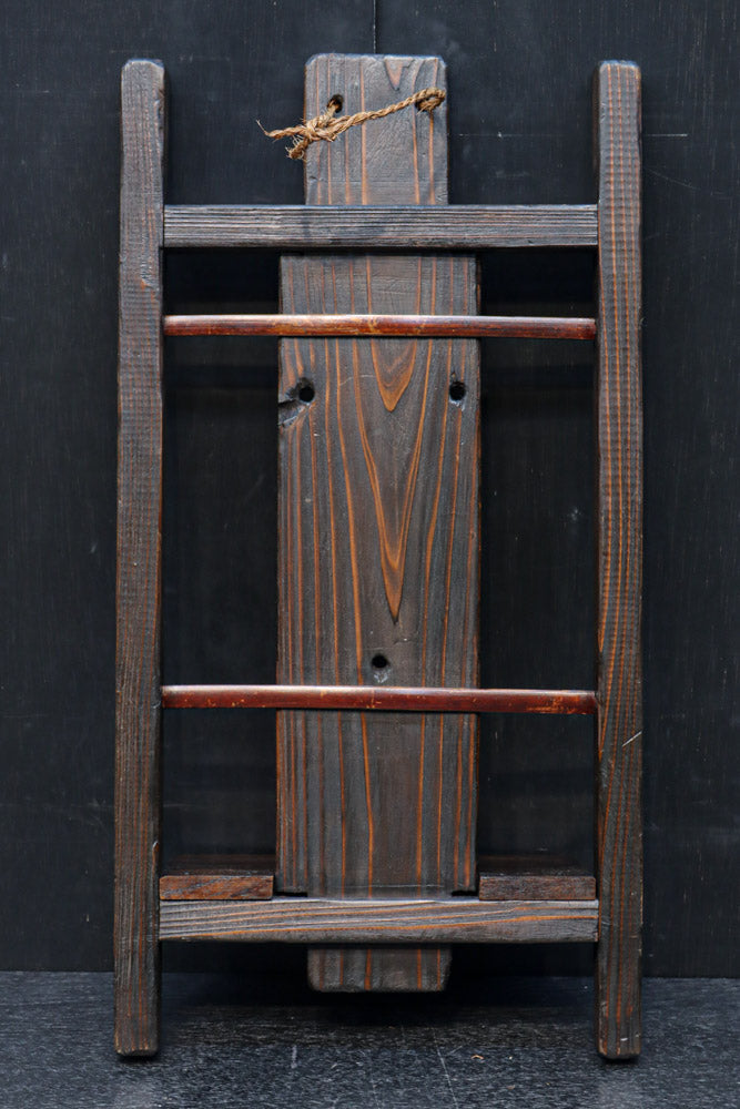 使い馴染んだ古色の風合い豊かな背負子　DC8685