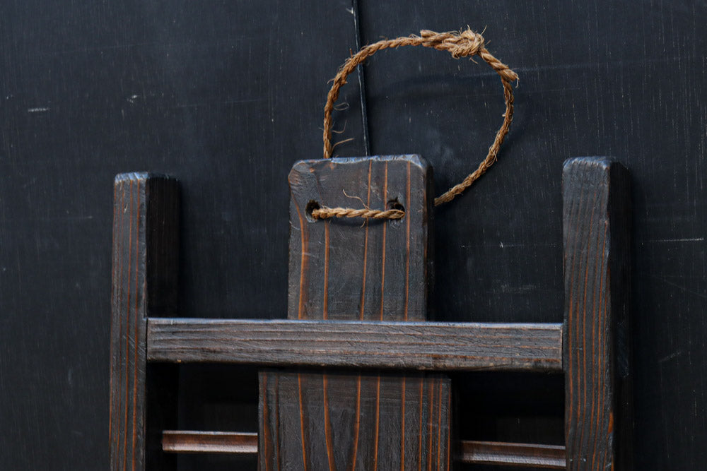 使い馴染んだ古色の風合い豊かな背負子　DC8685