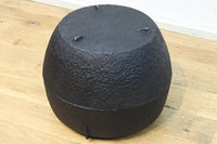 鉄の風合いに縁起の良い絵柄が馴染む消壺　DC8686