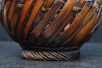 木の枝の持ち手が印象的な自然美ある花カゴ　DC8690