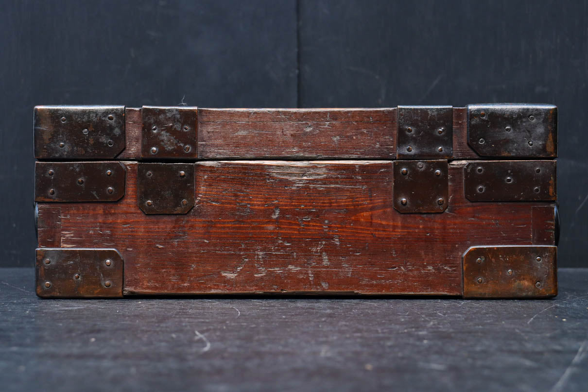 帯包金具で堅牢な面持ちの千両箱　DC8695