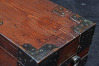 帯包金具で堅牢な面持ちの千両箱　DC8695