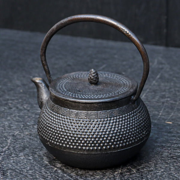 親しみのある小さな鉄瓶 DC8701 – 古福庵 [ KOFUKUAN ] オンラインストア