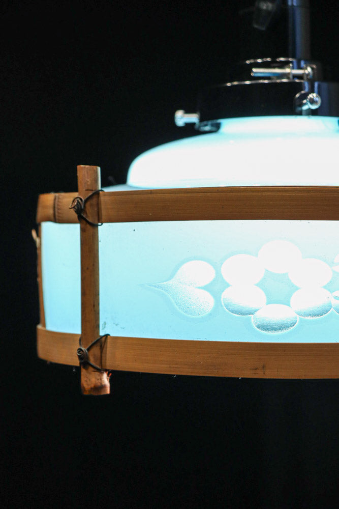 水色ガラスを竹フレームで飾る風流な電笠　DC8708