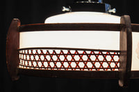 落ち着いた雰囲気のある木製フレームの電笠　DC8710