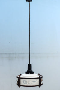 落ち着いた雰囲気のある木製フレームの電笠　DC8710