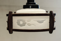 落ち着いた雰囲気のある木製フレームの電笠　DC8710