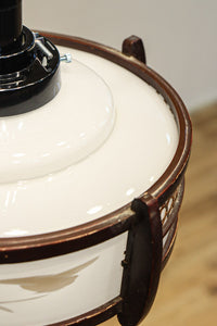 落ち着いた雰囲気のある木製フレームの電笠　DC8710