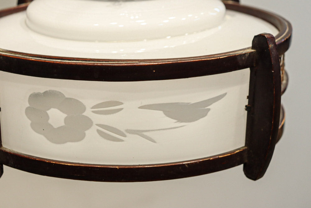 落ち着いた雰囲気のある木製フレームの電笠　DC8710