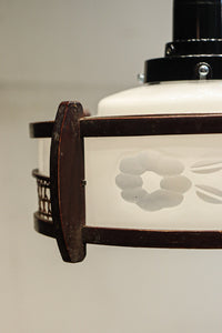 落ち着いた雰囲気のある木製フレームの電笠　DC8710