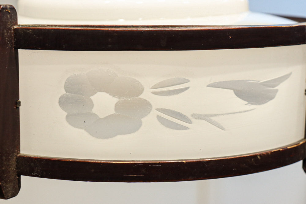 落ち着いた雰囲気のある木製フレームの電笠　DC8710