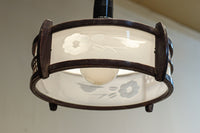 落ち着いた雰囲気のある木製フレームの電笠　DC8710