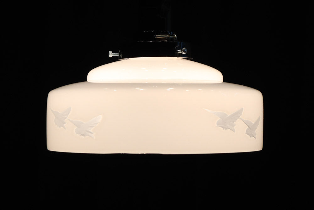 鳥の透かし模様が引き立つシンプルで温かみのある電笠　DC8711