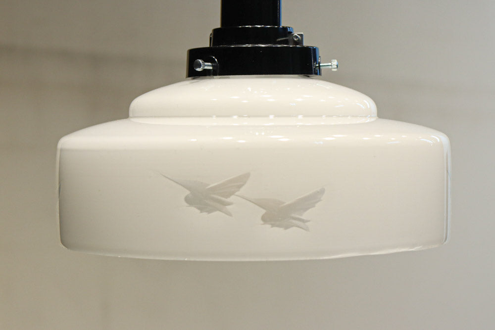 鳥の透かし模様が引き立つシンプルで温かみのある電笠　DC8711