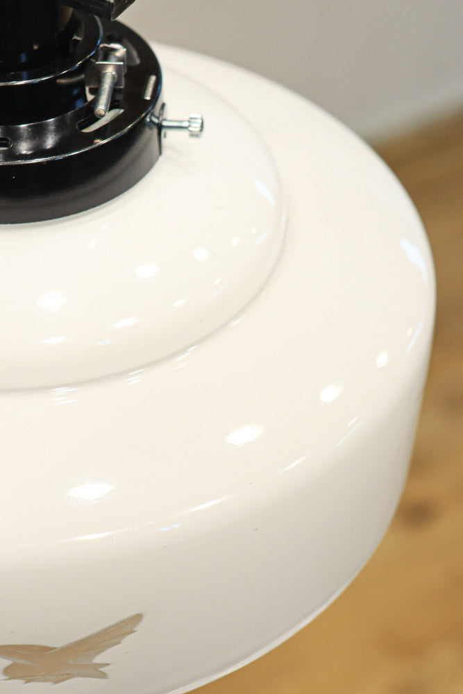 鳥の透かし模様が引き立つシンプルで温かみのある電笠　DC8711