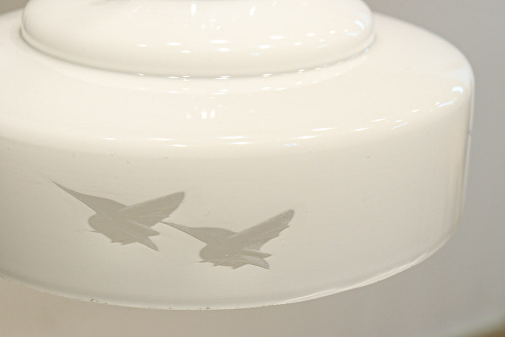 鳥の透かし模様が引き立つシンプルで温かみのある電笠　DC8711