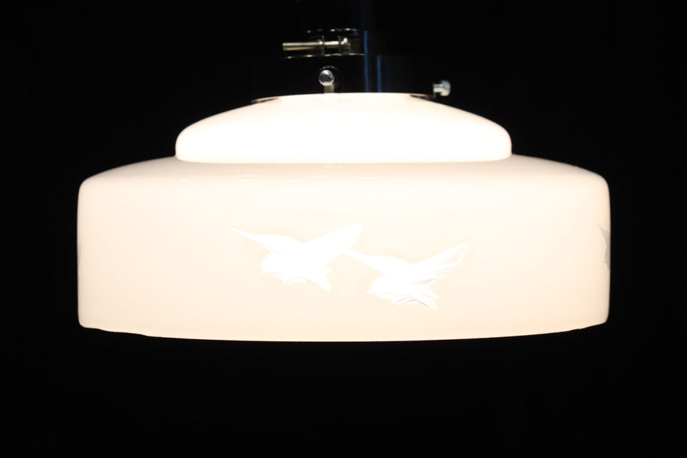 鳥の透かし模様が引き立つシンプルで温かみのある電笠　DC8711