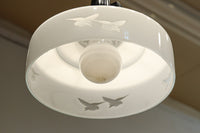 鳥の透かし模様が引き立つシンプルで温かみのある電笠　DC8711