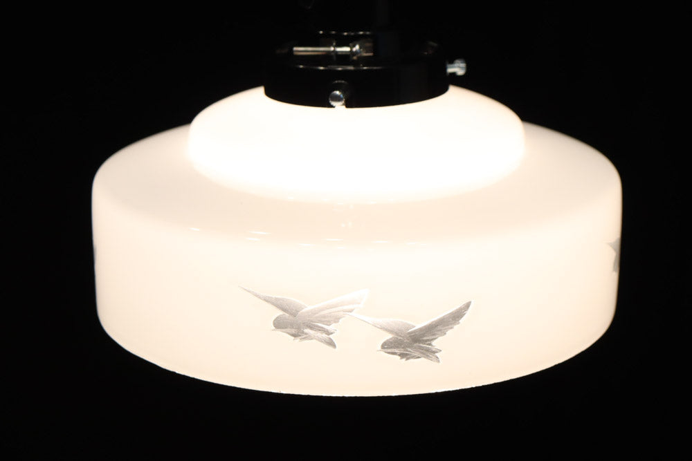 鳥の透かし模様が引き立つシンプルで温かみのある電笠　DC8711