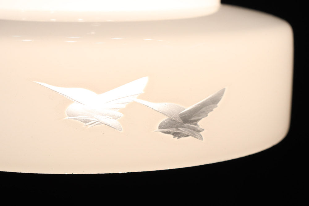 鳥の透かし模様が引き立つシンプルで温かみのある電笠　DC8711