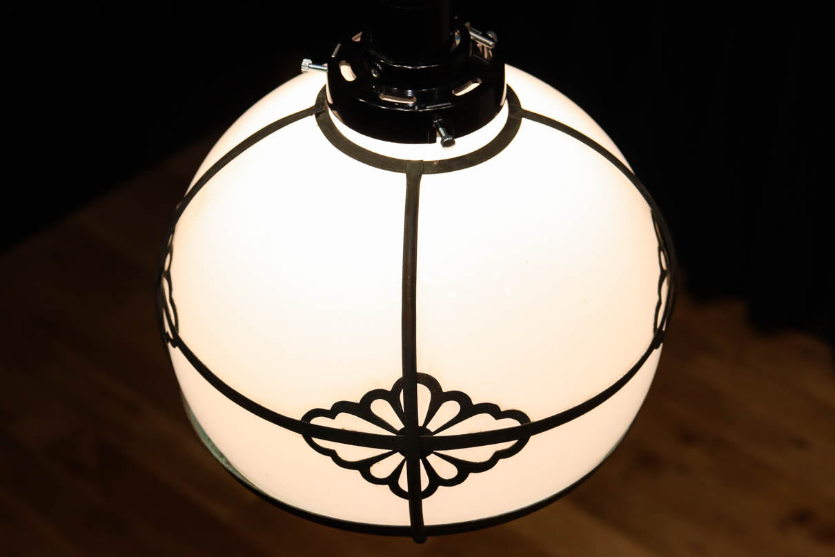 菊菱の装飾金具で格調溢れる電笠　DC8713