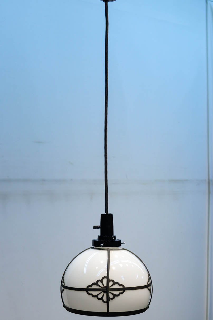 菊菱の装飾金具で格調溢れる電笠　DC8713